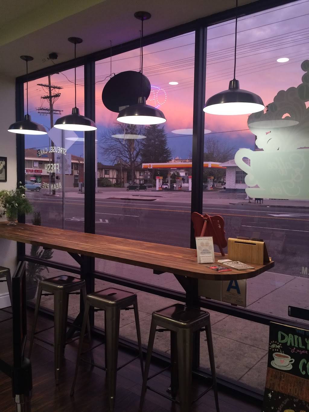 Daphnes Desserts | bakery | 13646 Burbank Blvd, Sherman Oaks, CA 91401, USA | 8189064991 OR +1 818-906-4991