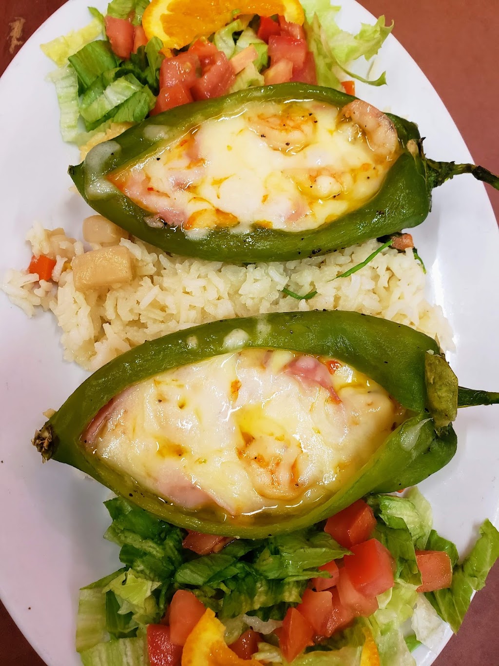 Los Abuelos Mexican Restaurant | restaurant | 112 School St, Hatch, NM 87937 esta location esta mal esta a, dos cuadras de el muceo y enfrente de la, 112 School Street esquina, W Hall St, Hatch, NM 87937, USA | 5752670607 OR +1 575-267-0607