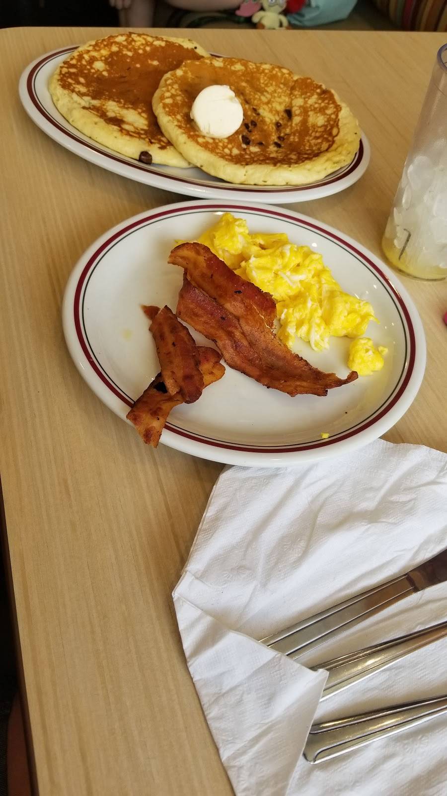 Huddle House | restaurant | 1155 E Church St, Livingston, TX 77351, USA | 9363275344 OR +1 936-327-5344