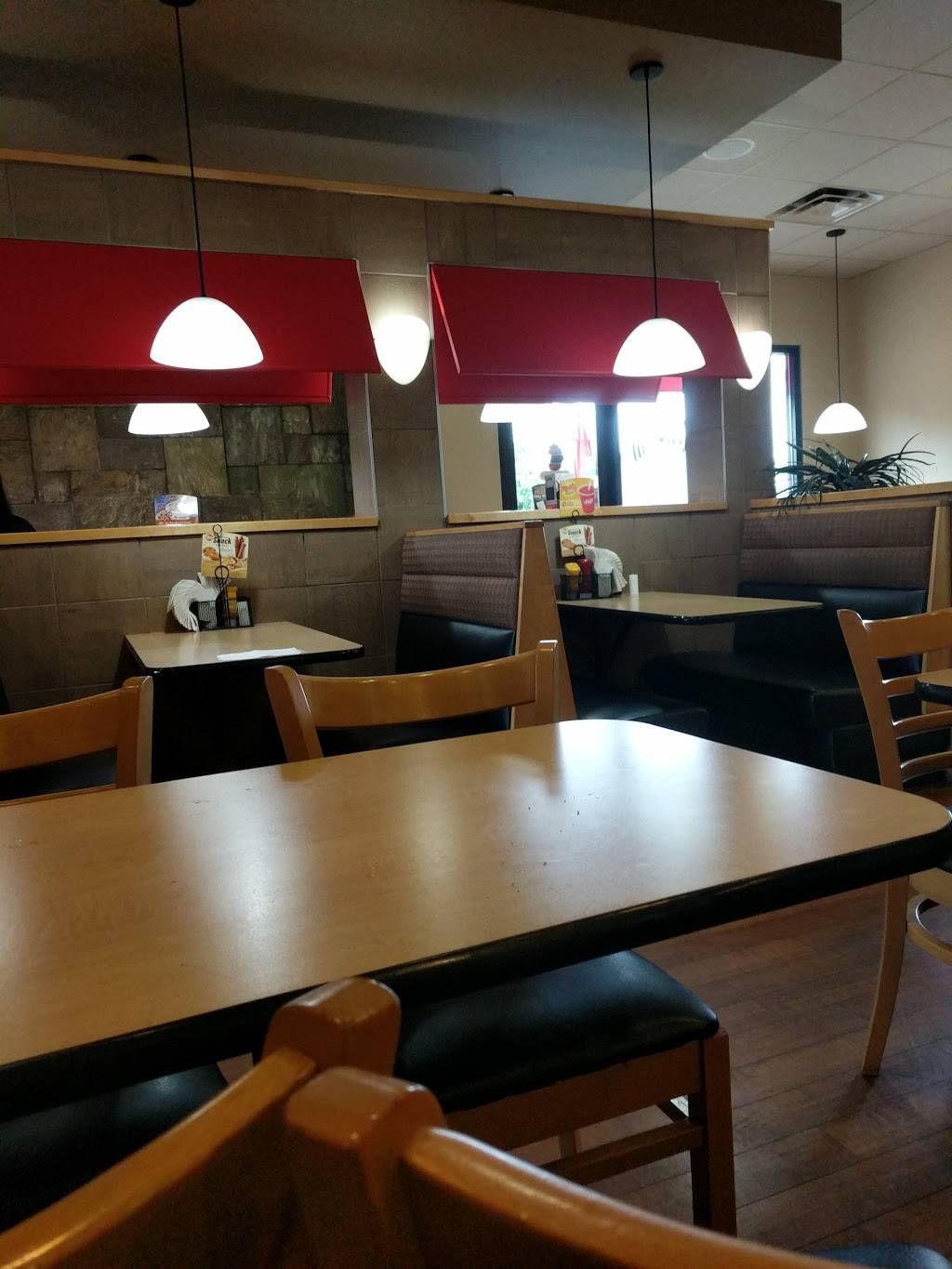 Dairy Queen Grill & Chill | restaurant | 1057 E Market St, Nappanee, IN 46550, USA | 5747733314 OR +1 574-773-3314