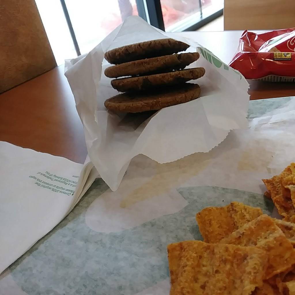 Subway | restaurant | 348 S Main St, Akron, OH 44311, USA | 3303755080 OR +1 330-375-5080