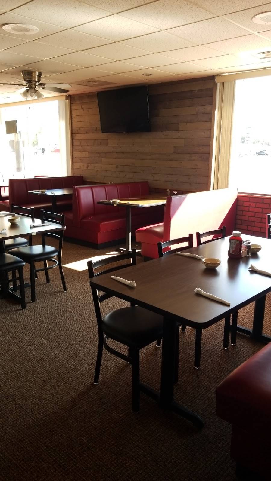 Don Chicos | restaurant | 903 W North St, Kendallville, IN 46755, USA | 2603471999 OR +1 260-347-1999