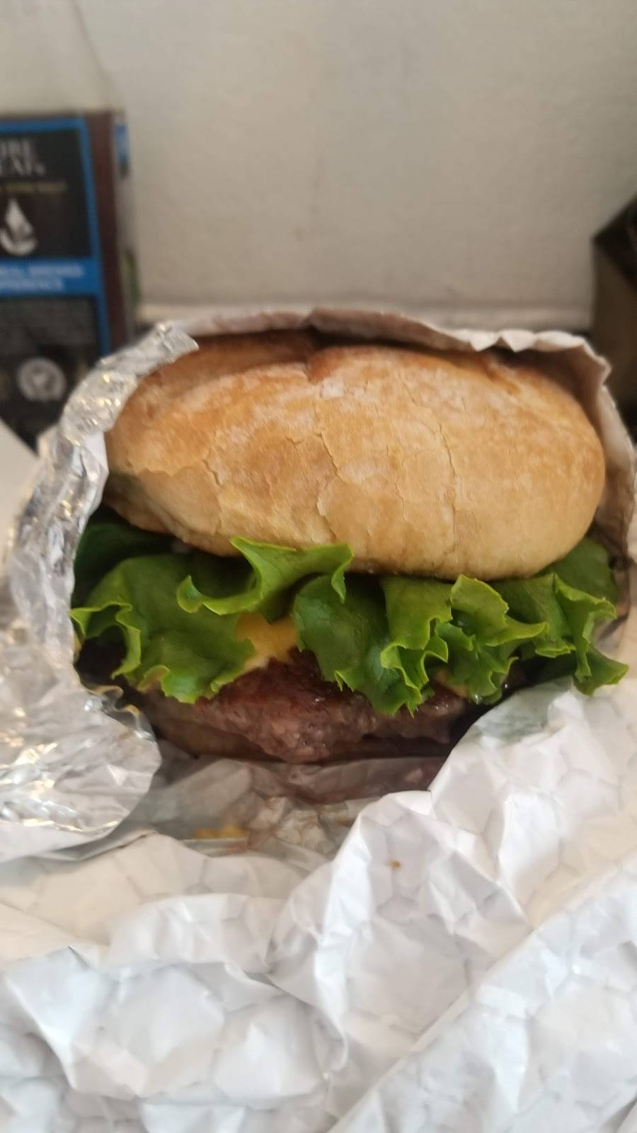 Fat Ronnies Burger Bar | restaurant | 7 Circuit Ave, Oak Bluffs, MA 02557, USA | 5086936600 OR +1 508-693-6600