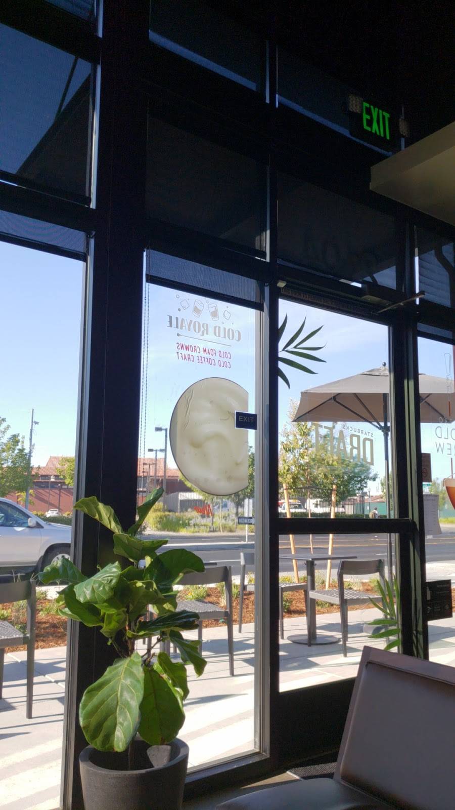 Starbucks | cafe | 2104 Sutterville Rd, Sacramento, CA 95822, USA | 9167093046 OR +1 916-709-3046