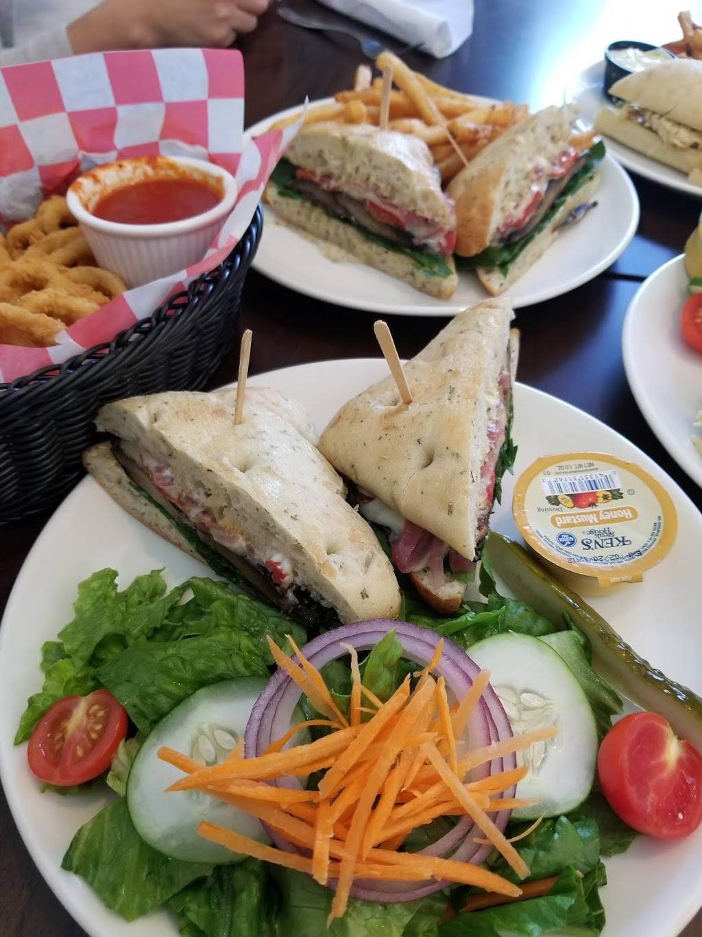 Lakeside Cafe and Grill | restaurant | 2233 Tacketts Mill Dr, Lake Ridge, VA 22192, USA | 7039104029 OR +1 703-910-4029