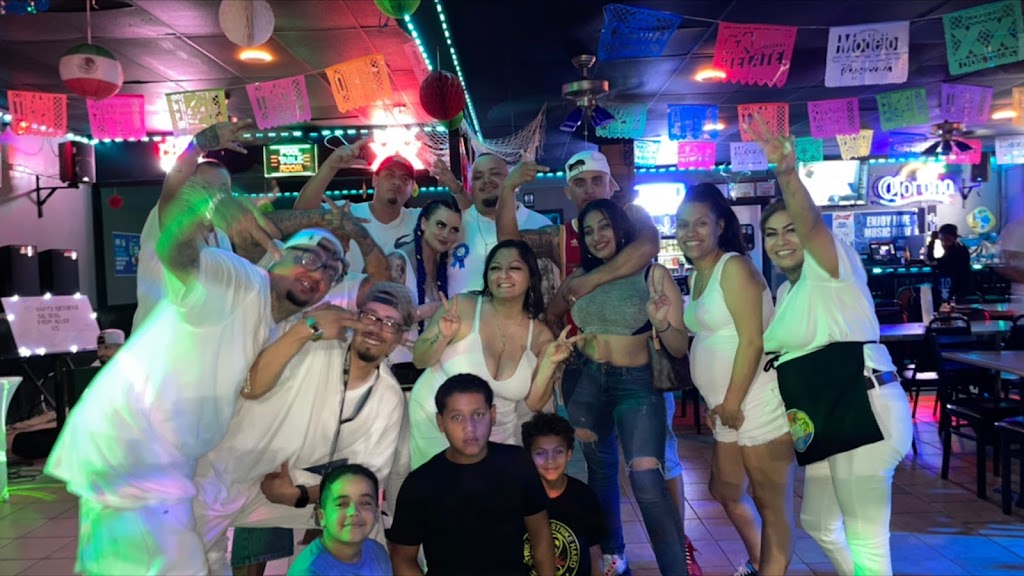 Los Cocos Locos Sports Bar & Seafood | restaurant | 1200 E Davis St, Mesquite, TX 75149, USA | 2144844508 OR +1 214-484-4508