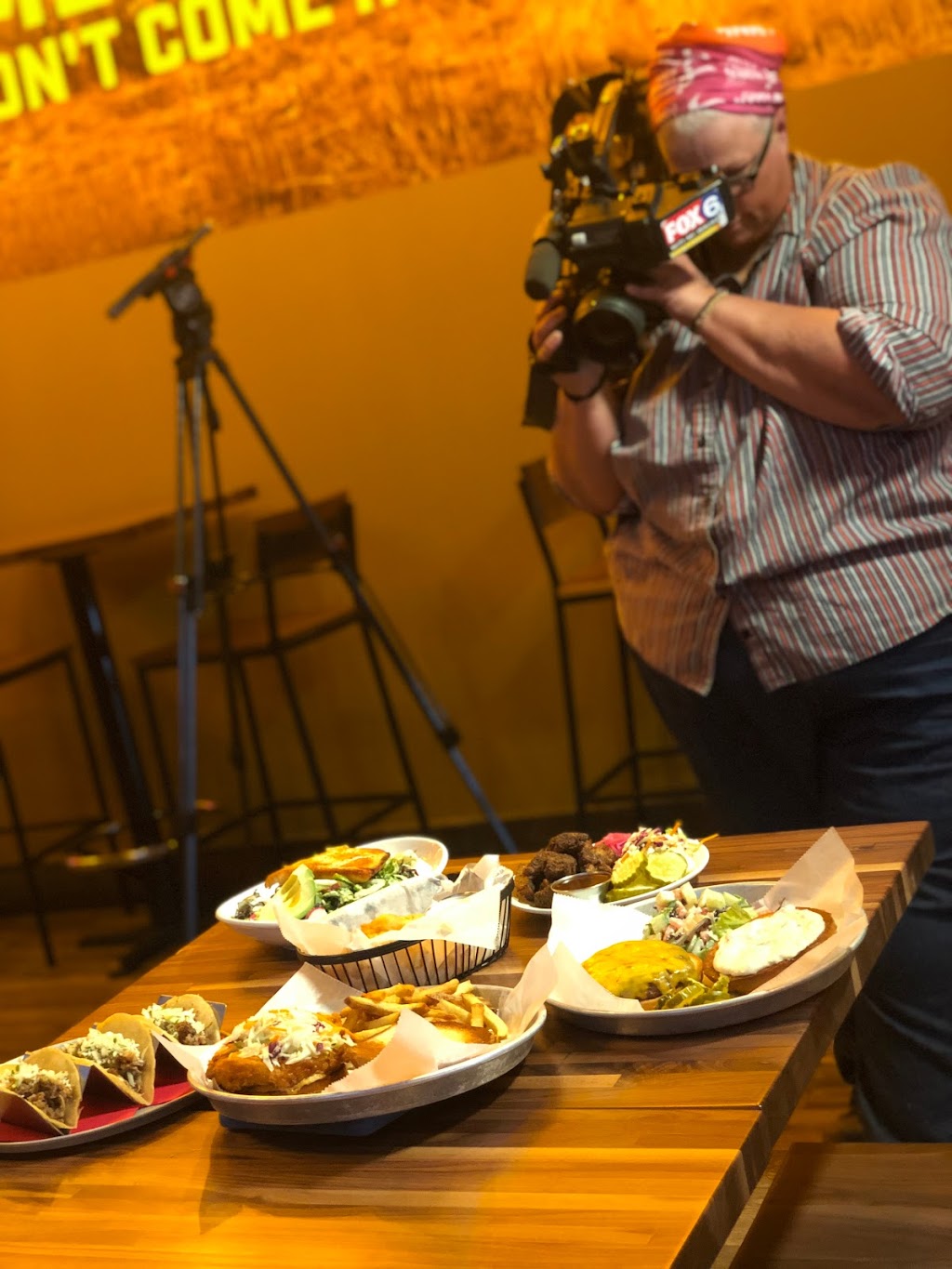 Uncle Buck’s on 3rd | restaurant | 1125 N Old World 3rd St, Milwaukee, WI 53203, USA | 4149880355 OR +1 414-988-0355