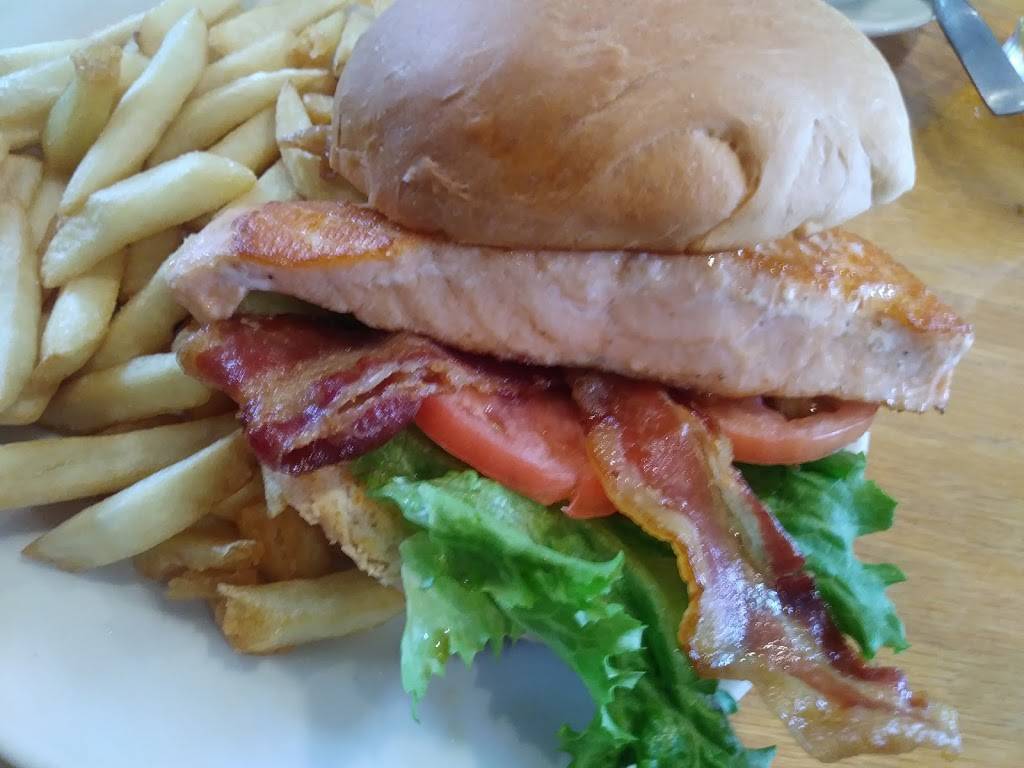 Colonels Restaurant | restaurant | 143 Main St, Northeast Harbor, ME 04662, USA | 2072765147 OR +1 207-276-5147