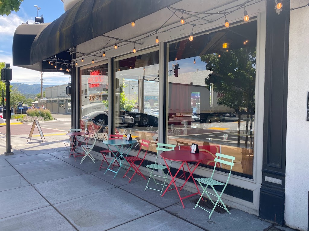 Ukiah Brewing Company | restaurant | 102 S State St, Ukiah, CA 95482, USA | 7074685898 OR +1 707-468-5898