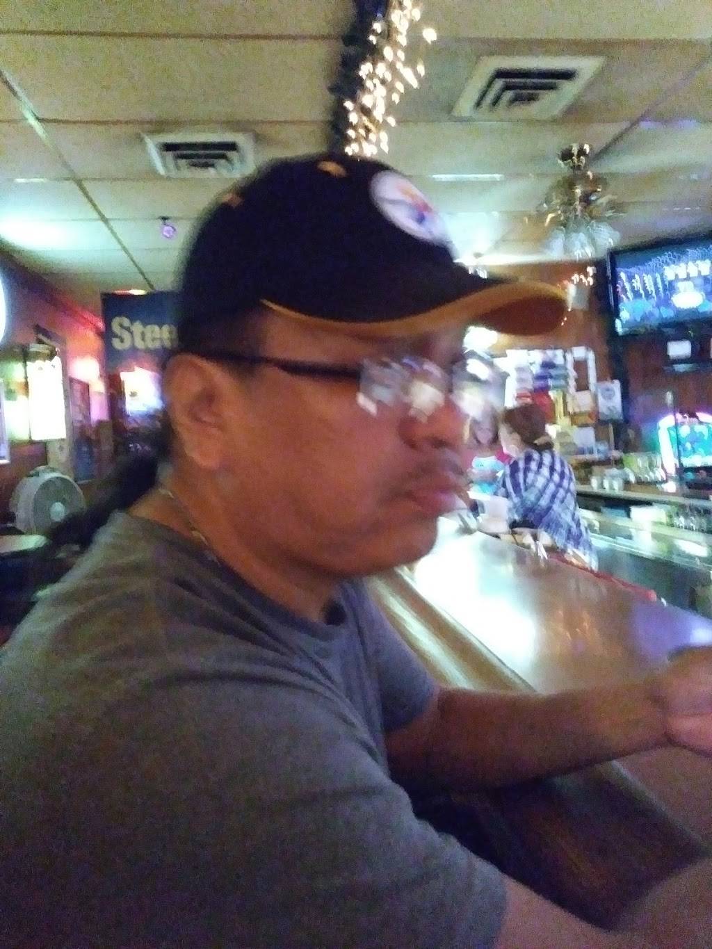 Lincoln Bar & Grill Inc | restaurant | 701 W Market St # 1, York, PA 17401, USA | 7178482201 OR +1 717-848-2201