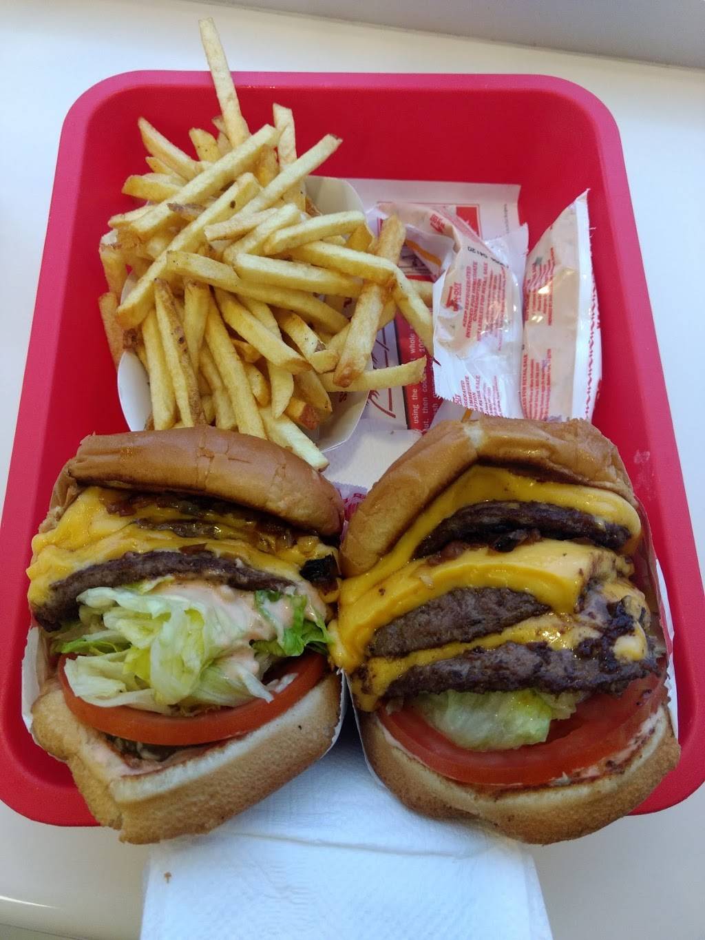 In-N-Out Burger | restaurant | 1725 Eastlake Pkwy, Chula Vista, CA 91915, USA | 8007861000 OR +1 800-786-1000