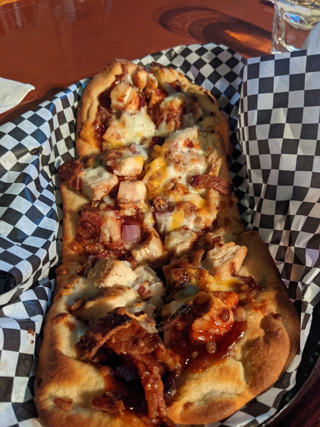 The KROW Sports Bar & Grill | restaurant | 321 S Main St, Cottonwood, AZ 86326, USA | 9286343838 OR +1 928-634-3838