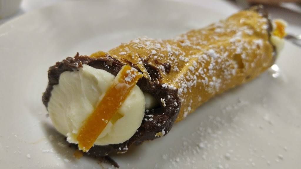 Sampinos Towne Foods | restaurant | 1607 F St, Sacramento, CA 95814, USA | 9164412372 OR +1 916-441-2372