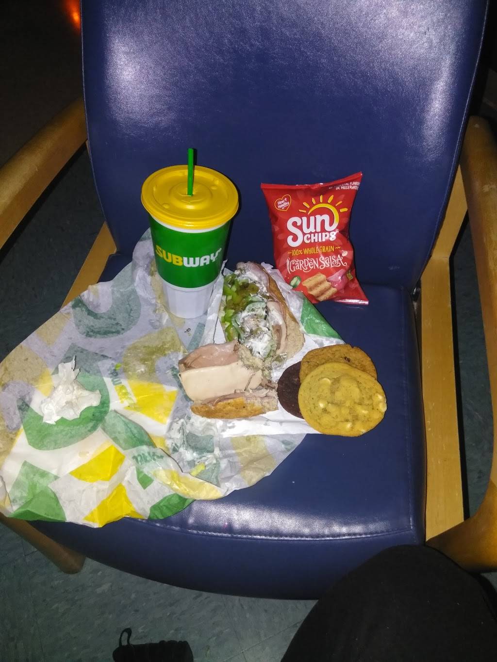 Subway | meal takeaway | 2211 Lomas Blvd NE, Albuquerque, NM 87106, USA | 5052472776 OR +1 505-247-2776