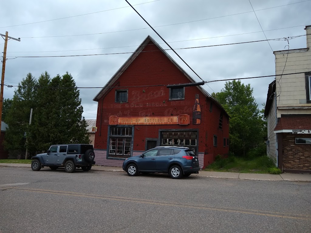 Summer Place | restaurant | 236 Kloman Ave, Republic, MI 49879, USA | 9063762419 OR +1 906-376-2419