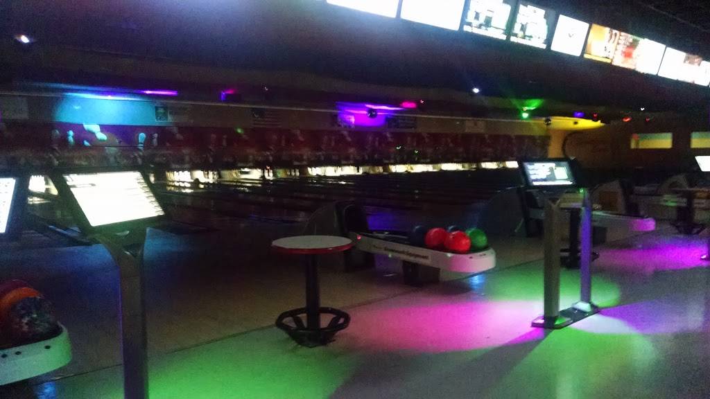 Signature Lanes/Sigs Family Restaurant/Club 300 | night club | 1180 Fremont Ct, Elkhart, IN 46516, USA | 5742961111 OR +1 574-296-1111