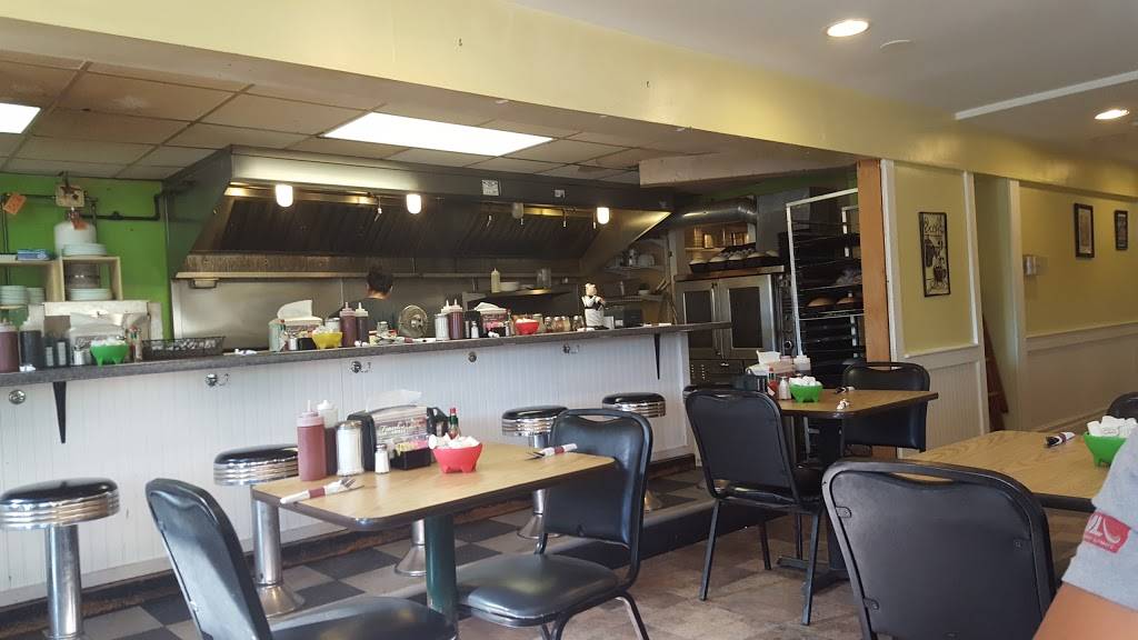 Crossroads Diner | restaurant | 24 Mayville Rd, Bethel, ME 04217, USA | 2078243673 OR +1 207-824-3673