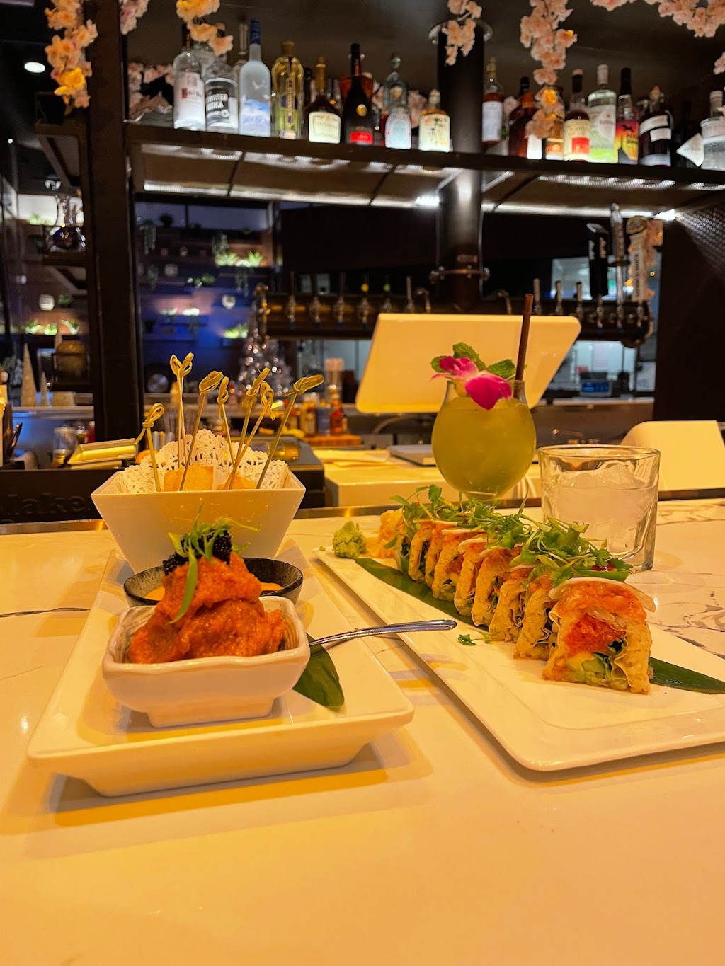 Ayu Sushi & Noodles | restaurant | 5965 Village Way suite 108, San Diego, CA 92130, USA | 8583569519 OR +1 858-356-9519