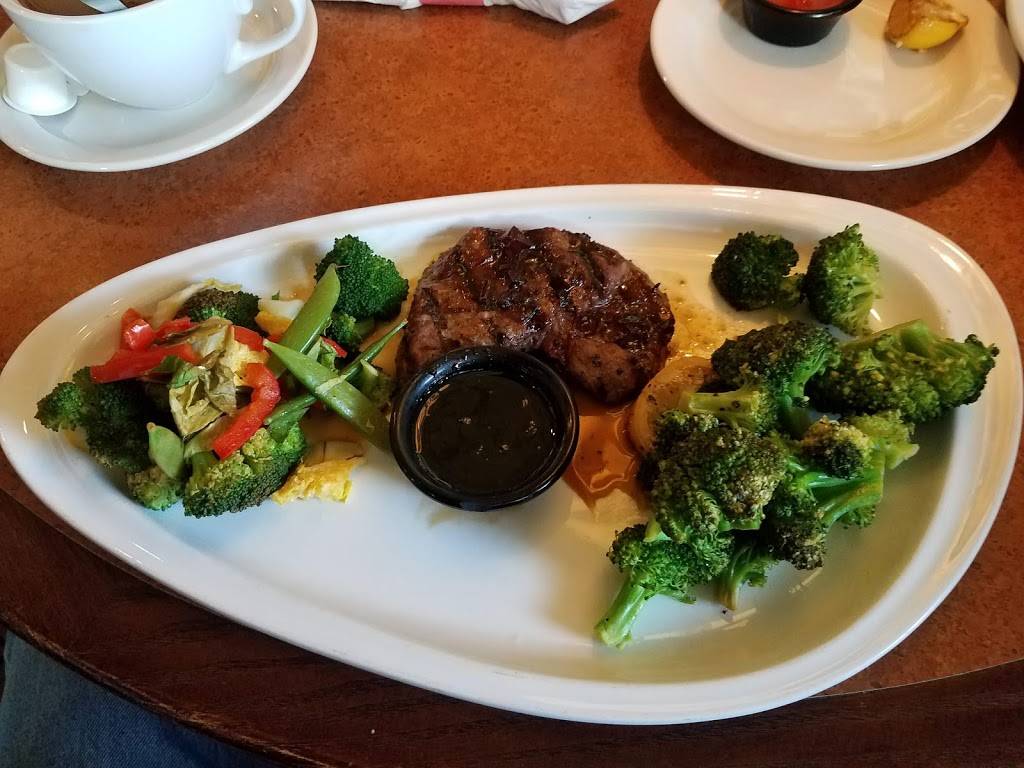 TGI Fridays | restaurant | 676 S Rand Rd, Lake Zurich, IL 60047, USA | 8477268237 OR +1 847-726-8237