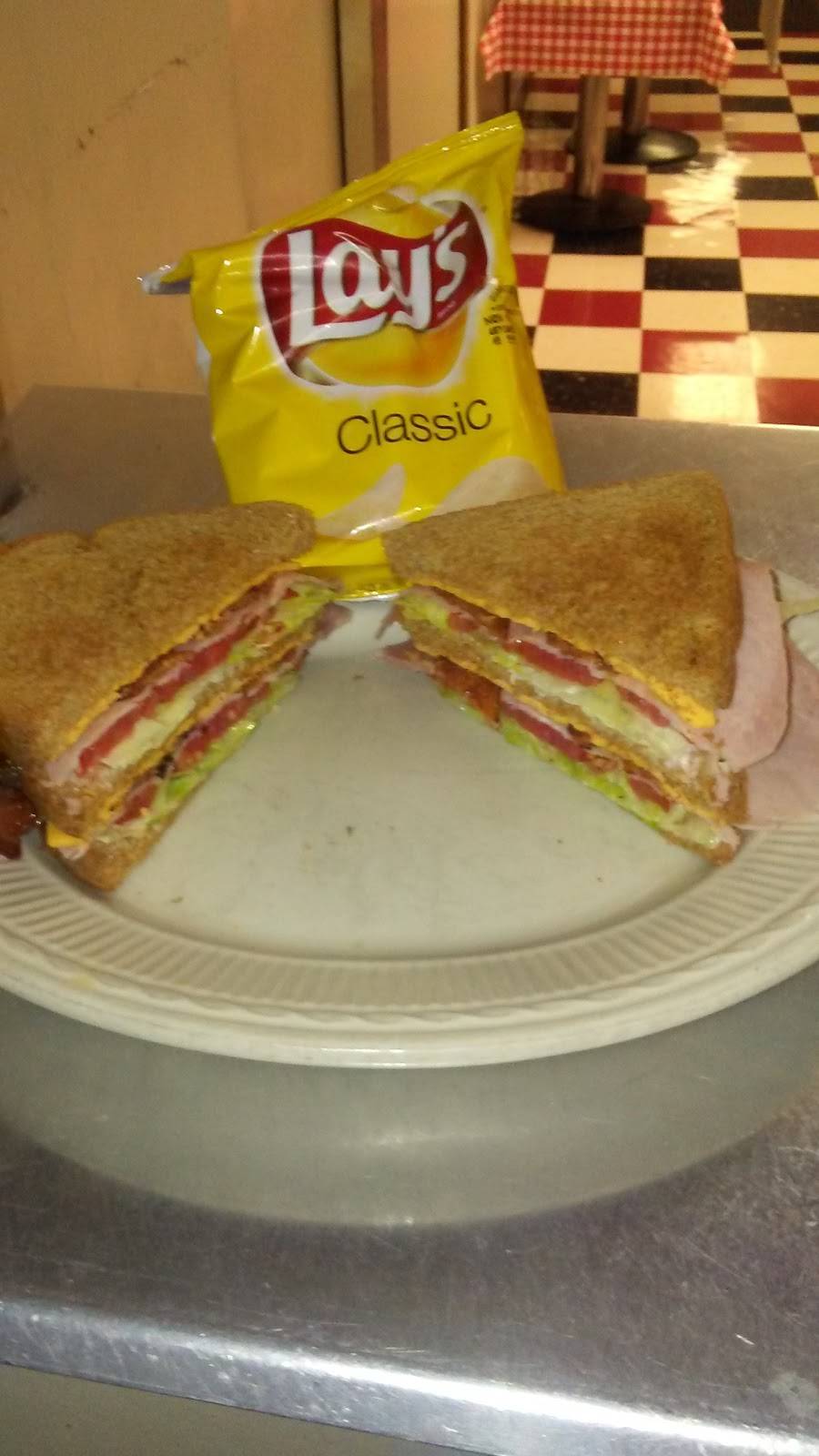 Pats Kountry Diner | restaurant | 1764 Main St, Lebanon, VA 24266, USA | 2768893232 OR +1 276-889-3232