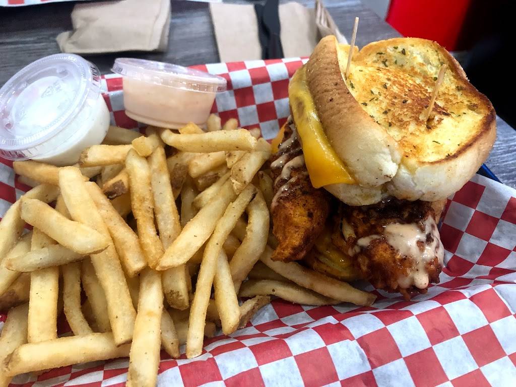 Mega Hot Chicken | restaurant | 23460 Cinema Dr, Santa Clarita, CA 91355, USA | 6614257764 OR +1 661-425-7764