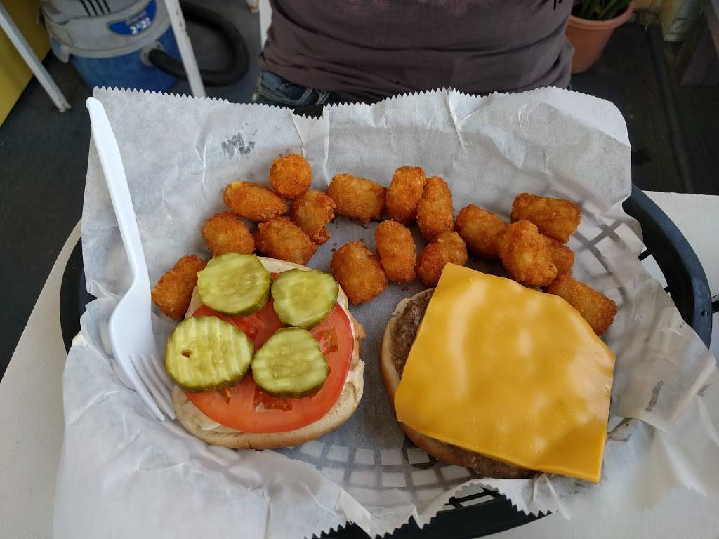 Connies Deli | restaurant | 4360 Carraway Pl, Sanford, FL 32771, USA | 4073228800 OR +1 407-322-8800