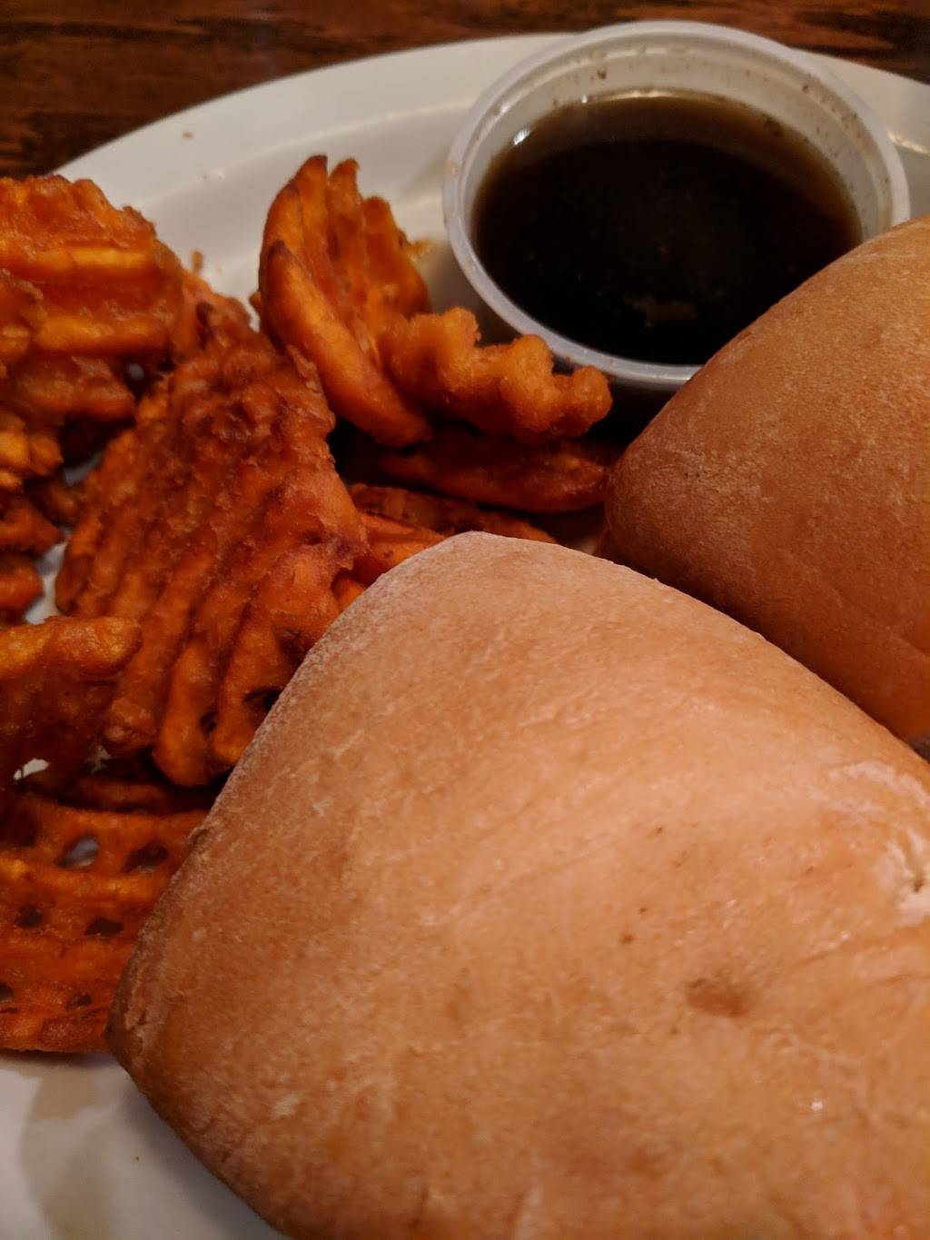 Bs Restaurant & Sports Pub | restaurant | 2742 N Lake Dr, Columbia, SC 29212, USA | 8037815656 OR +1 803-781-5656