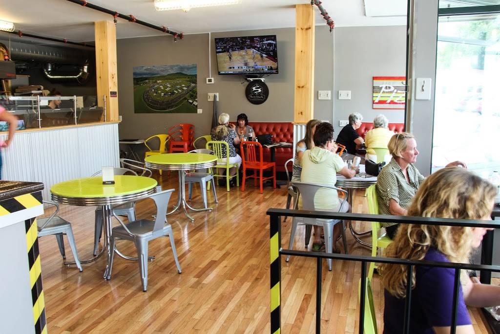 Pizza On Main | restaurant | 53 Lower Main St, Morristown, VT 05661, USA | 8028884155 OR +1 802-888-4155