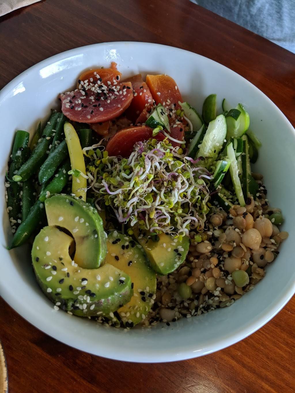 Friends & Family | restaurant | 5150 Hollywood Blvd, Los Angeles, CA 90027, USA | 3236682000 OR +1 323-668-2000