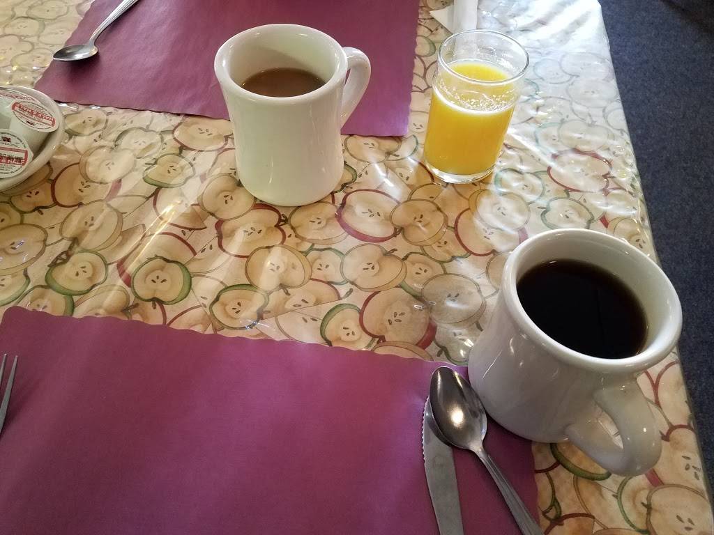 The Apple Bin Grill & Bakery | restaurant | 674 Arendtsville Rd, Biglerville, PA 17307, USA | 7176774141 OR +1 717-677-4141