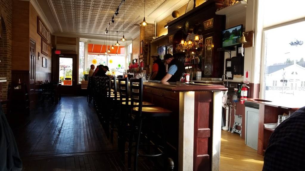 Franks Restaurant & Pub | restaurant | 2 Main St, Lisbon Falls, ME 04252, USA | 2074074606 OR +1 207-407-4606