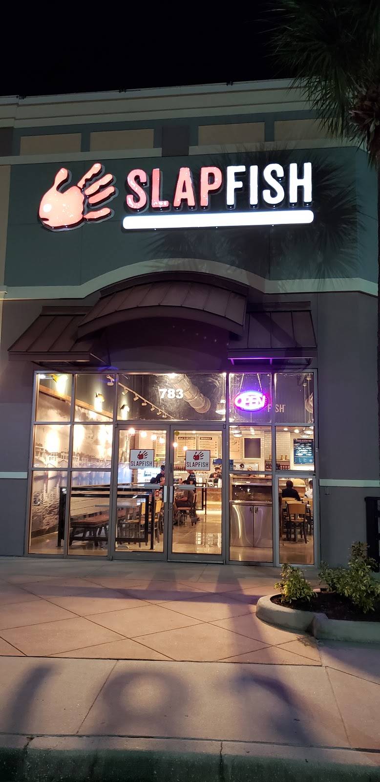 Slapfish | restaurant | 783 N Alafaya Trail, Orlando, FL 32828, USA | 4078661804 OR +1 407-866-1804