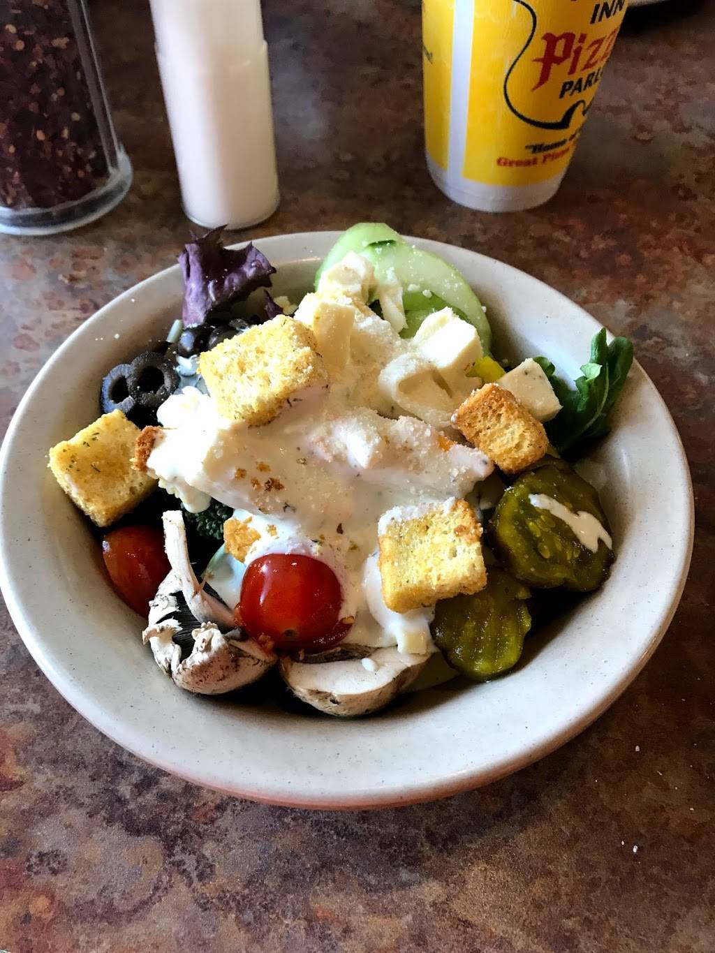 Village Inn Pizza Viewmont | restaurant | 1021 2nd St NE, Hickory, NC 28601, USA | 8283222929 OR +1 828-322-2929