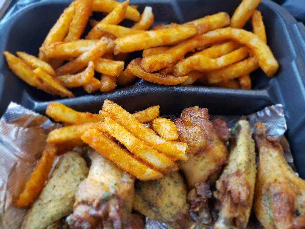 Wing Bistro Chicken and Waffles | restaurant | 2274 Executive Dr, Hampton, VA 23666, USA | 7578269464 OR +1 757-826-9464