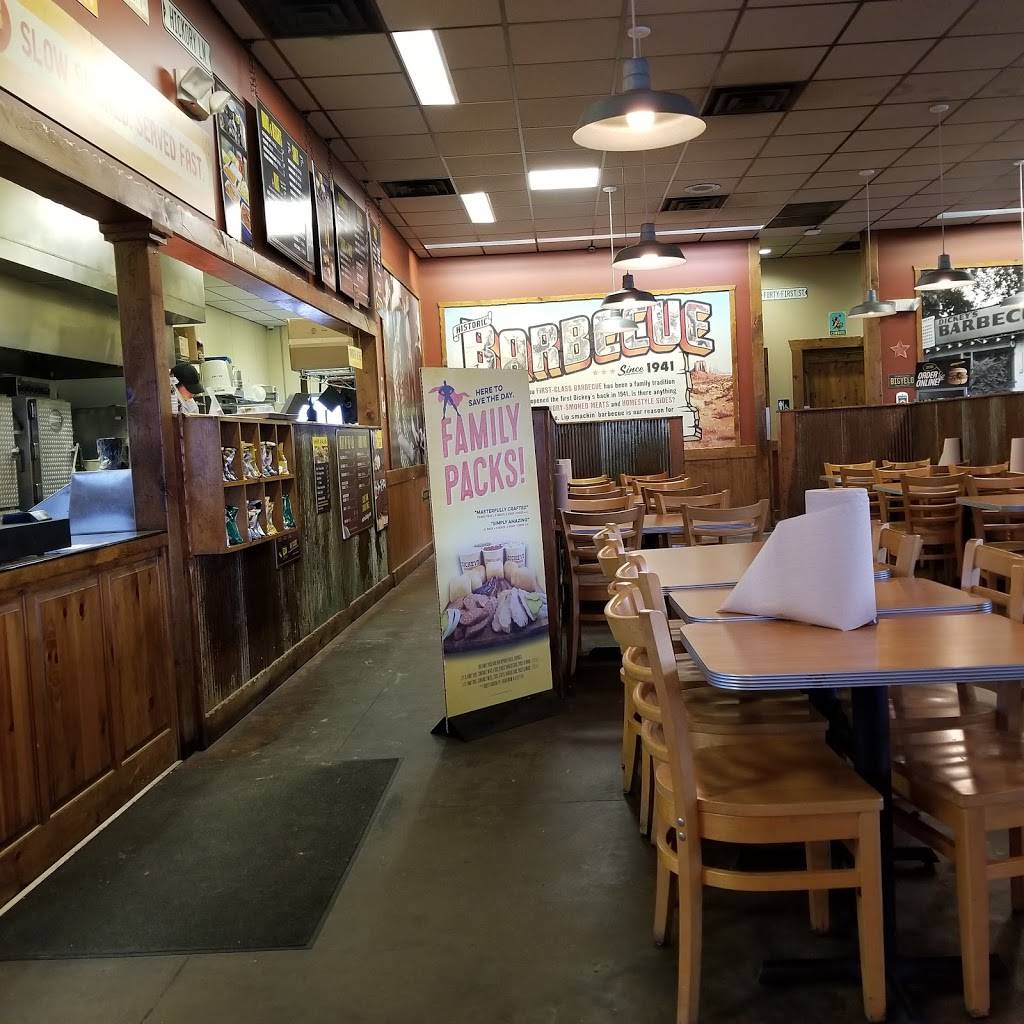 Dickeys Barbecue Pit | restaurant | 2540 Granite Ln, Lebanon, MO 65536, USA | 4175324227 OR +1 417-532-4227