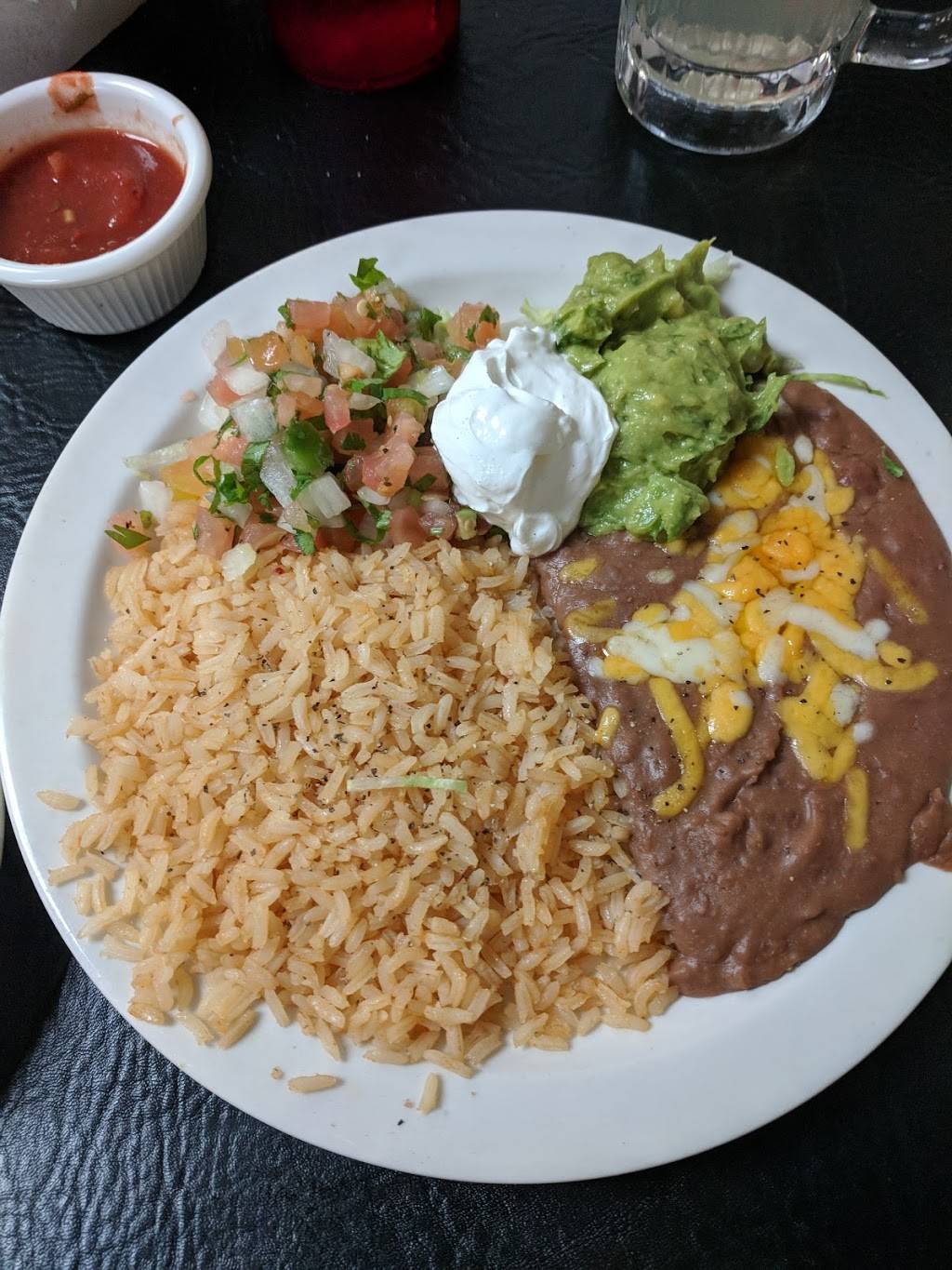 Dos Charros Tex mex | restaurant | 400 W Lennon Dr, Emory, TX 75440, USA | 9034730007 OR +1 903-473-0007