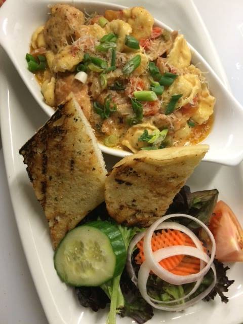 Crossroads Restaurant and Bar | restaurant | 751 Christina St N, Point Edward, ON N7V 1X5, Canada | 5193441157 OR +1 519-344-1157