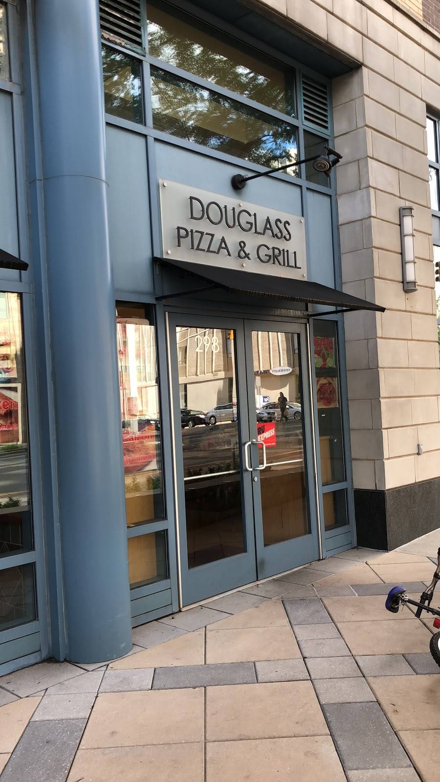 Douglas Pizza & Grill | restaurant | 298 George St, New Brunswick, NJ 08901, USA | 7325140097 OR +1 732-514-0097