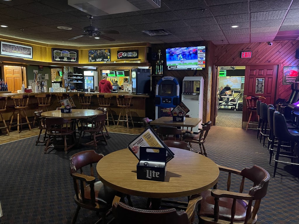 St Croix Lanes | restaurant | 1153 St Croix St, River Falls, WI 54022, USA | 7154252228 OR +1 715-425-2228