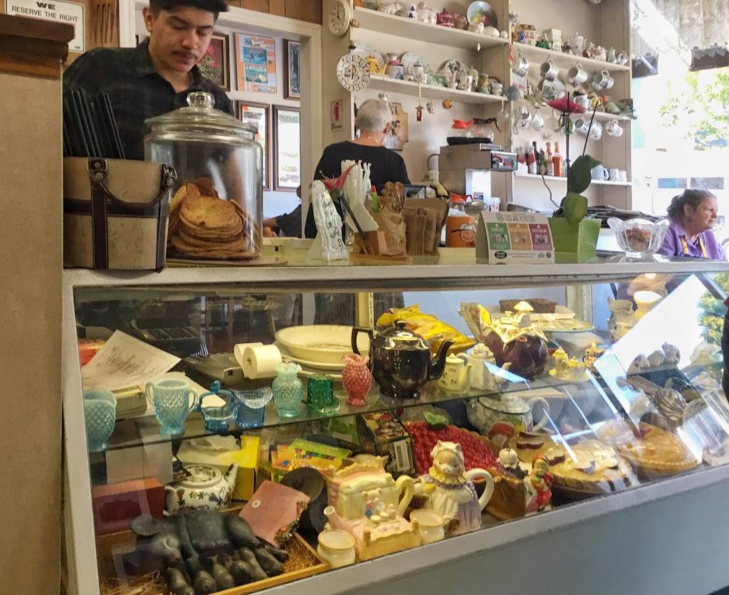 Martis Place | restaurant | 1905 1/2 Encinal Ave, Alameda, CA 94501, USA | 5105214600 OR +1 510-521-4600