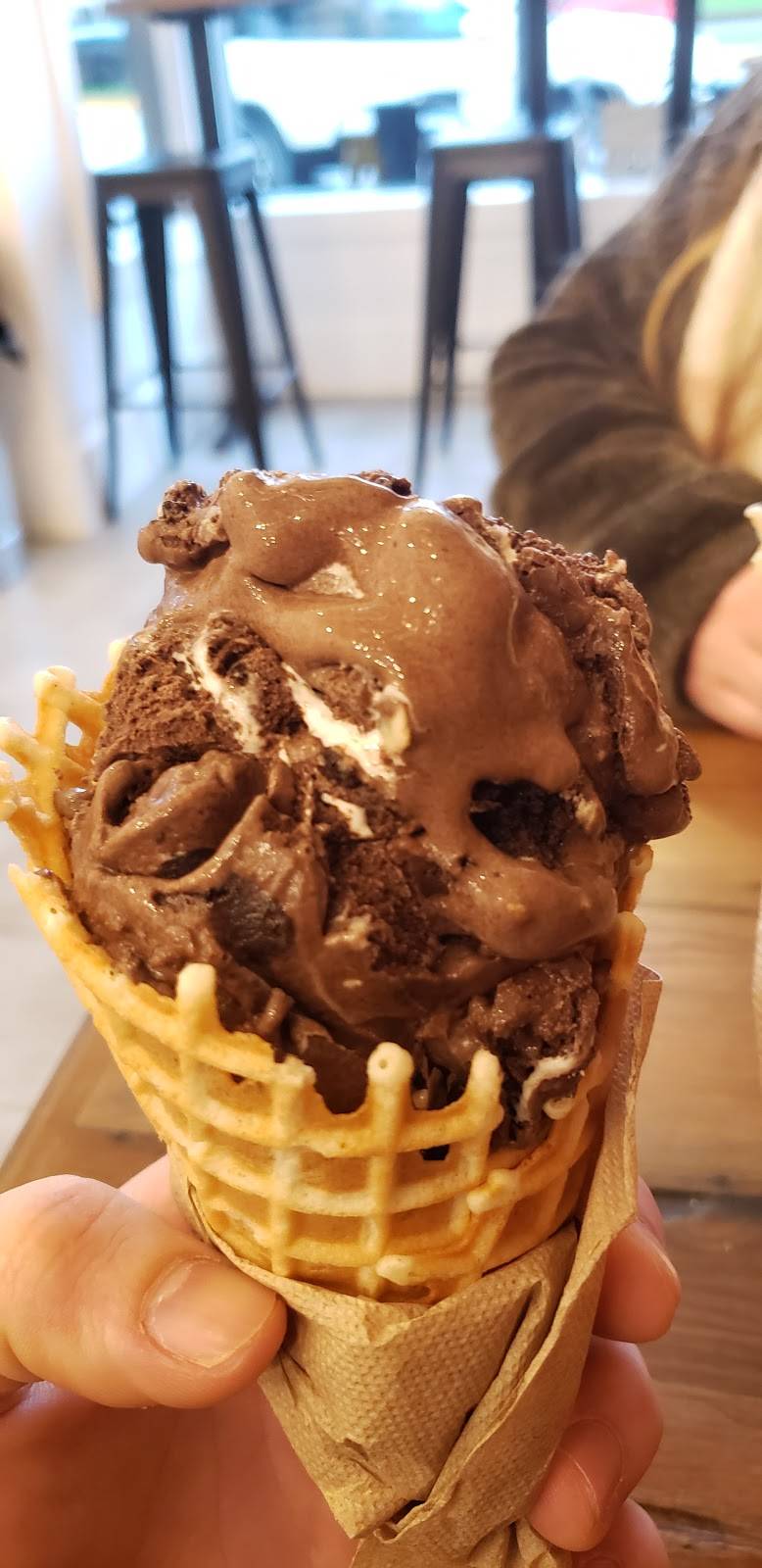 Milk & Sugar Scoop Shoppe | restaurant | 2027 W Franklin St Unit B, Evansville, IN 47712, USA | 8126021423 OR +1 812-602-1423