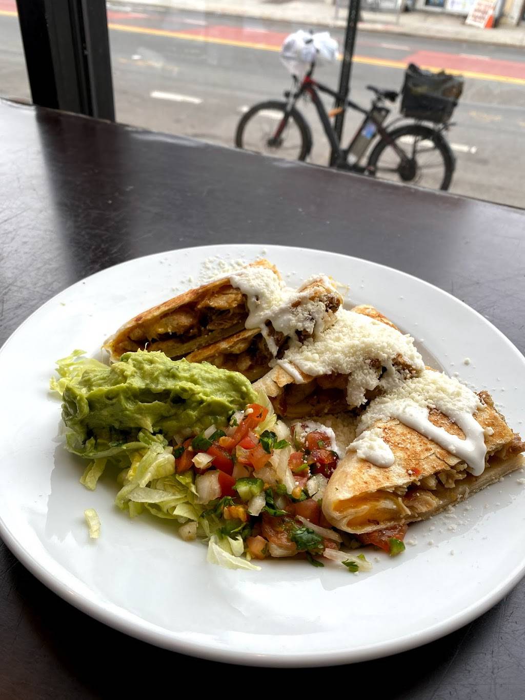 La Taqueria | restaurant | 572 Grand St, Brooklyn, NY 11211, USA | 3477630900 OR +1 347-763-0900