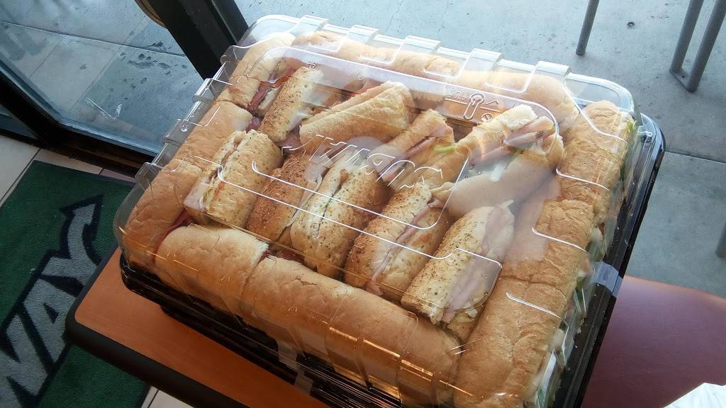 Subway Restaurants | restaurant | 21032 Victory Blvd, Woodland Hills, CA 91367, USA | 8183475825 OR +1 818-347-5825