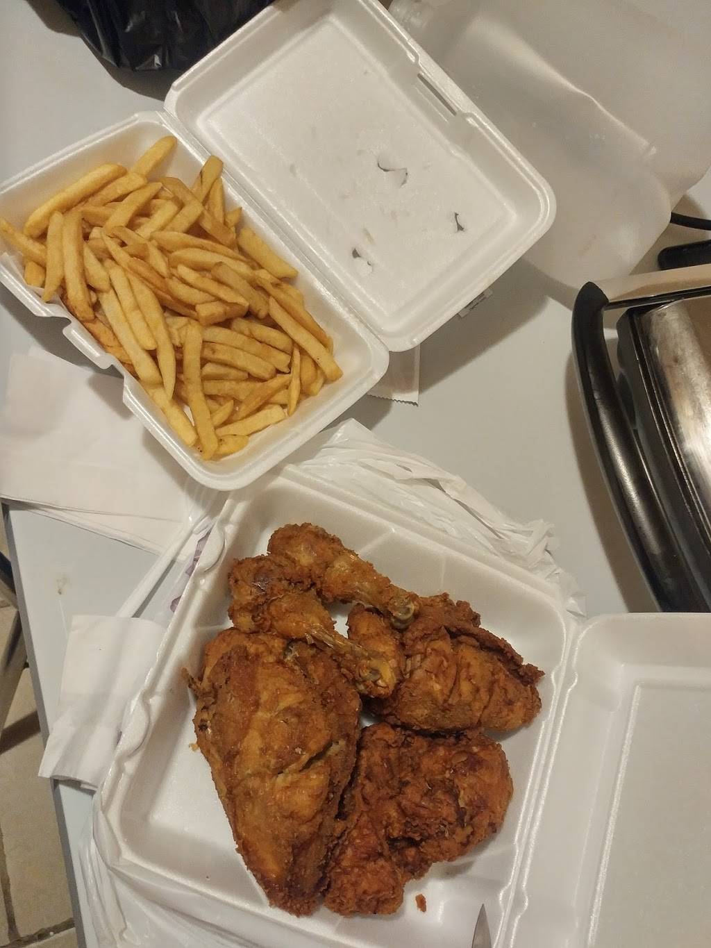 Johnnys Fried Chicken | restaurant | 1350 Shakespeare Ave #1, Bronx, NY 10452, USA | 7186810641 OR +1 718-681-0641