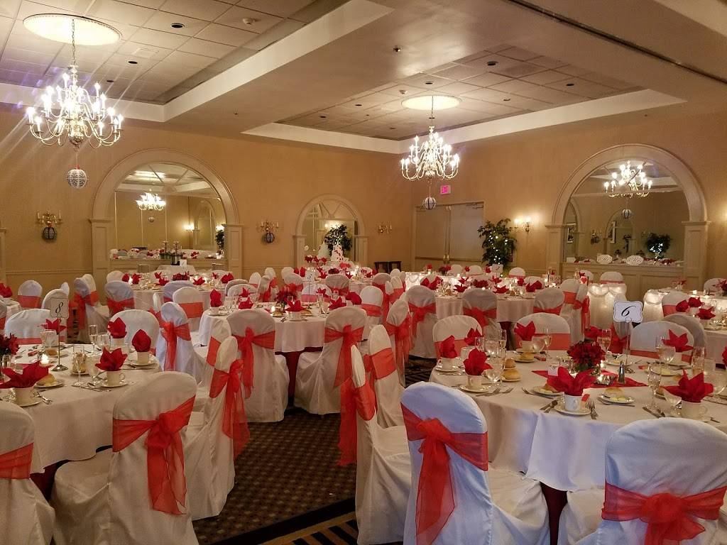 Center Square Restaurant and Bar | restaurant | 1 Pureland Dr, Swedesboro, NJ 08085, USA | 8564673322 OR +1 856-467-3322