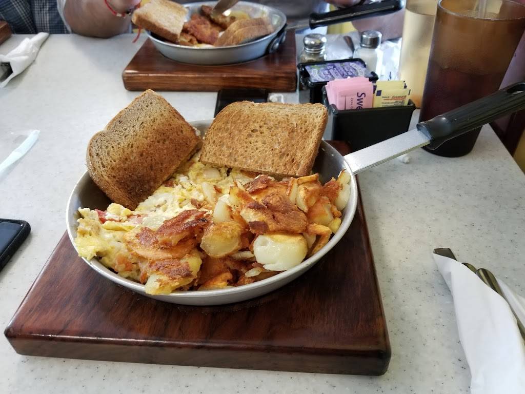 The Pantry Restaurant | restaurant | 2715 Marietta Ave, Lancaster, PA 17601, USA | 7178986034 OR +1 717-898-6034