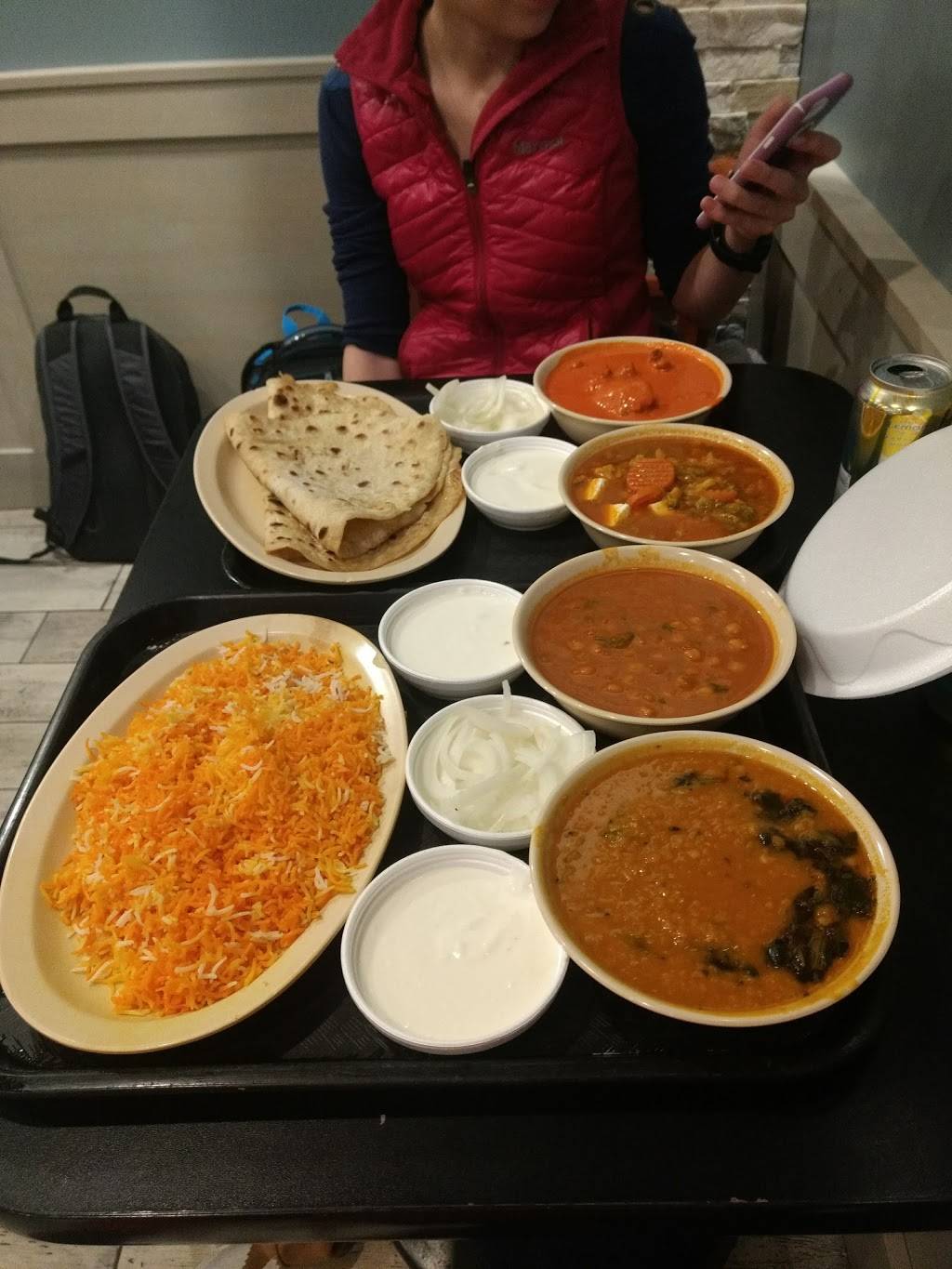 Ghareeb Nawaz | restaurant | 807 West Roosevelt Road, Chicago, IL 60608, USA | 3124330123 OR +1 312-433-0123