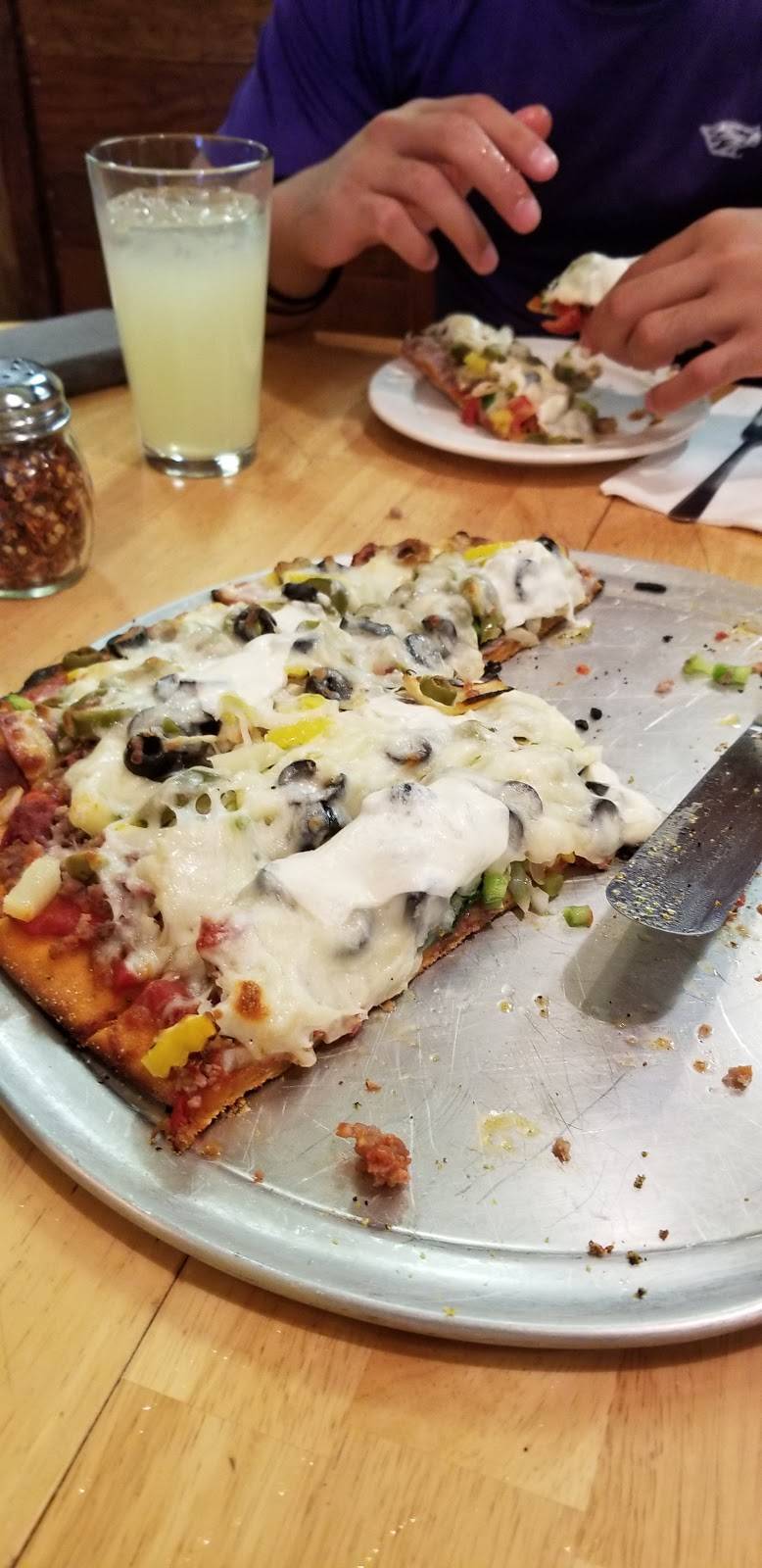 Muddy Waters Pizza Pub | restaurant | 207 W Blackhawk Ave, Prairie du Chien, WI 53821, USA | 6083801283 OR +1 608-380-1283