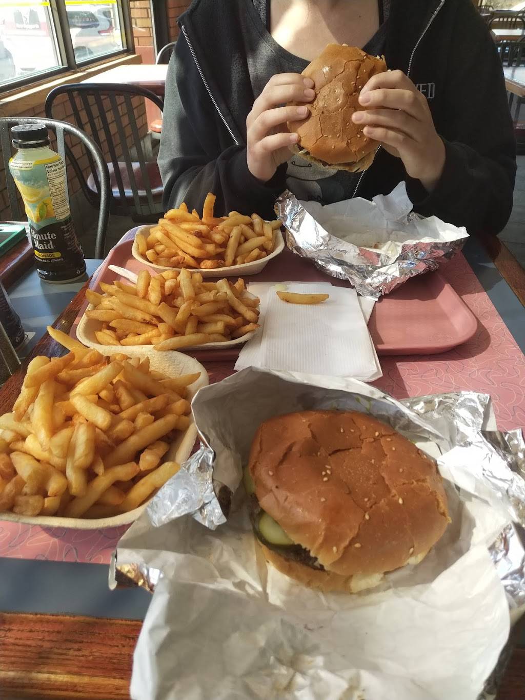 Barrie Burger | restaurant | 409 Yonge St, Barrie, ON L4N 4E1, Canada | 7057259700 OR +1 705-725-9700