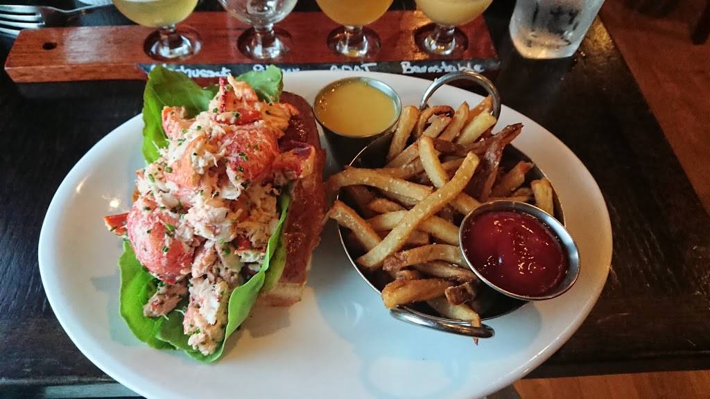 Portside Tavern | restaurant | 72 North St, Hyannis, MA 02601, USA | 5085349600 OR +1 508-534-9600